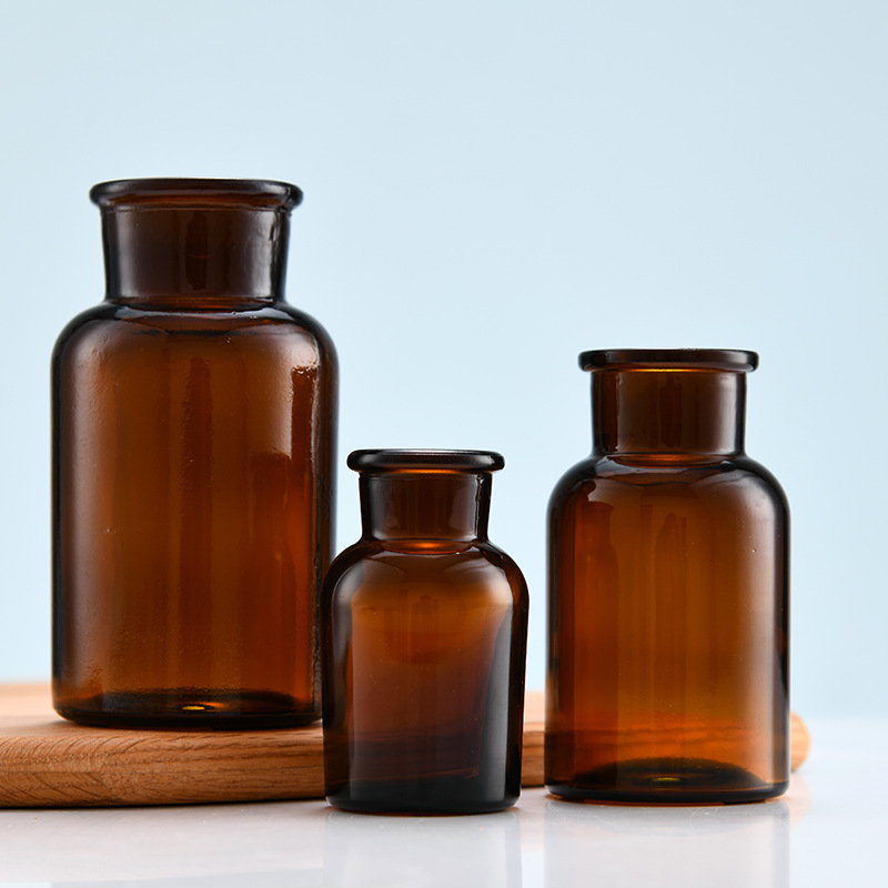 Brown glass, light-proof laboratory chemical agent bottle with wide mouth, sealed with wooden stopper, chemical agent subdividing bottle, complete specifications
