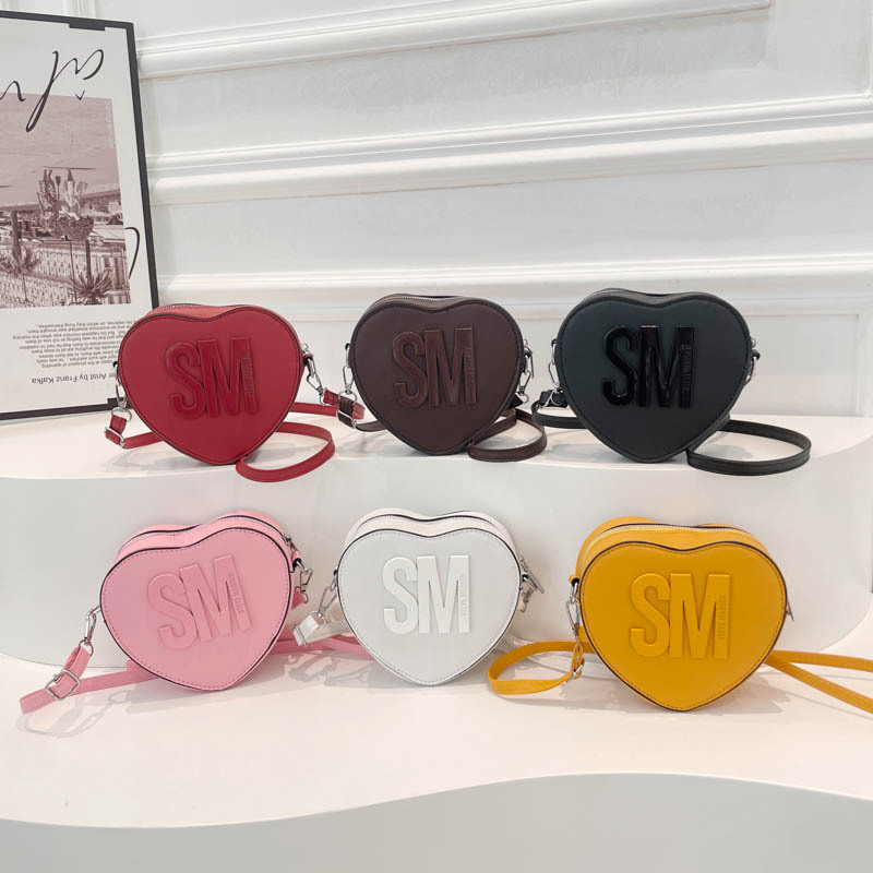 Bolsos para mujer 2025 Día de San Valentín Nuevo estilo Moda europea y americana Letras populares Color sólido Bolso en forma de corazón bags Bolso de hombro de moda
