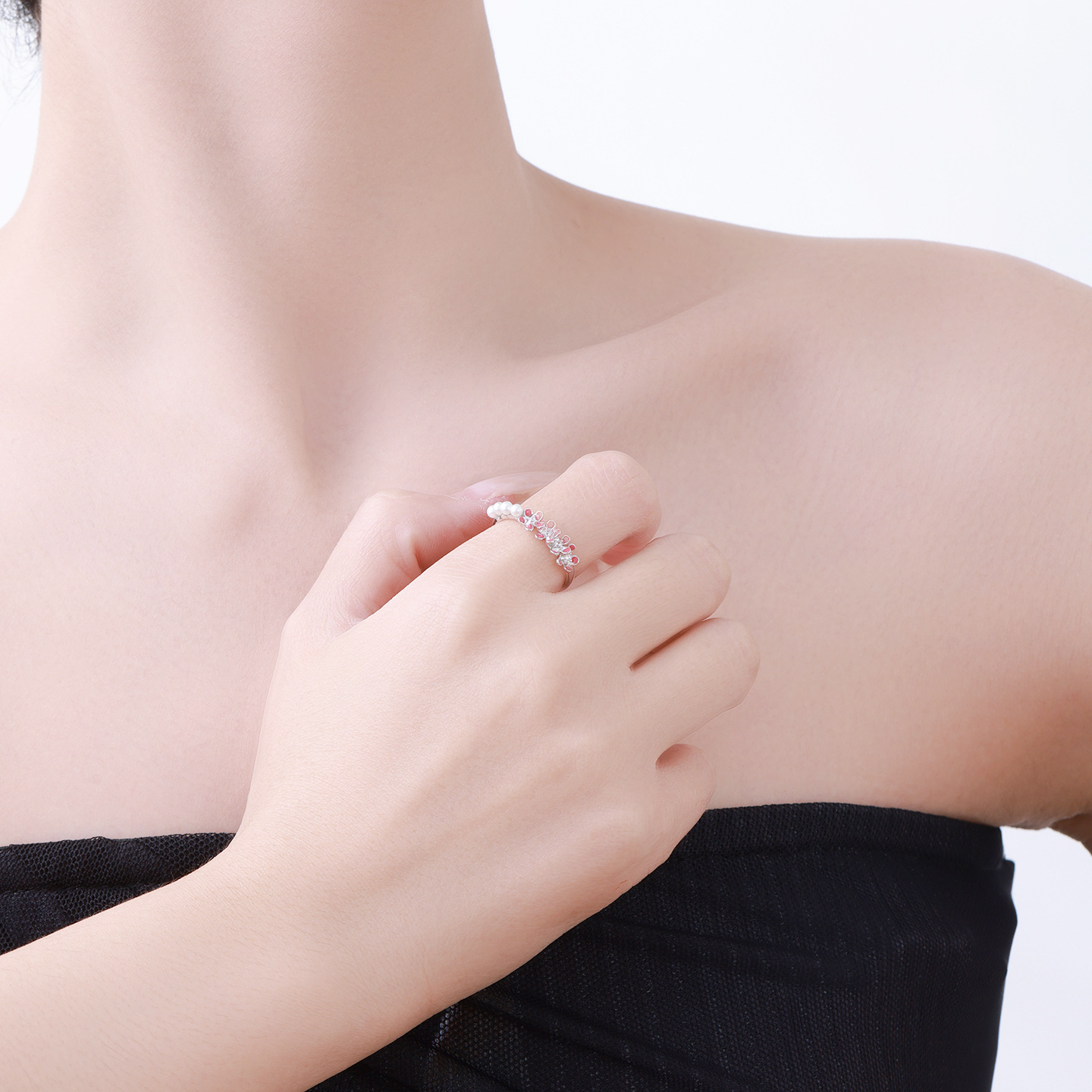 Xuping aleación de cobre recubierta de aceite blanco serie de flores anillo de perla simple insins viento pequeño anillo fresco para mujeres