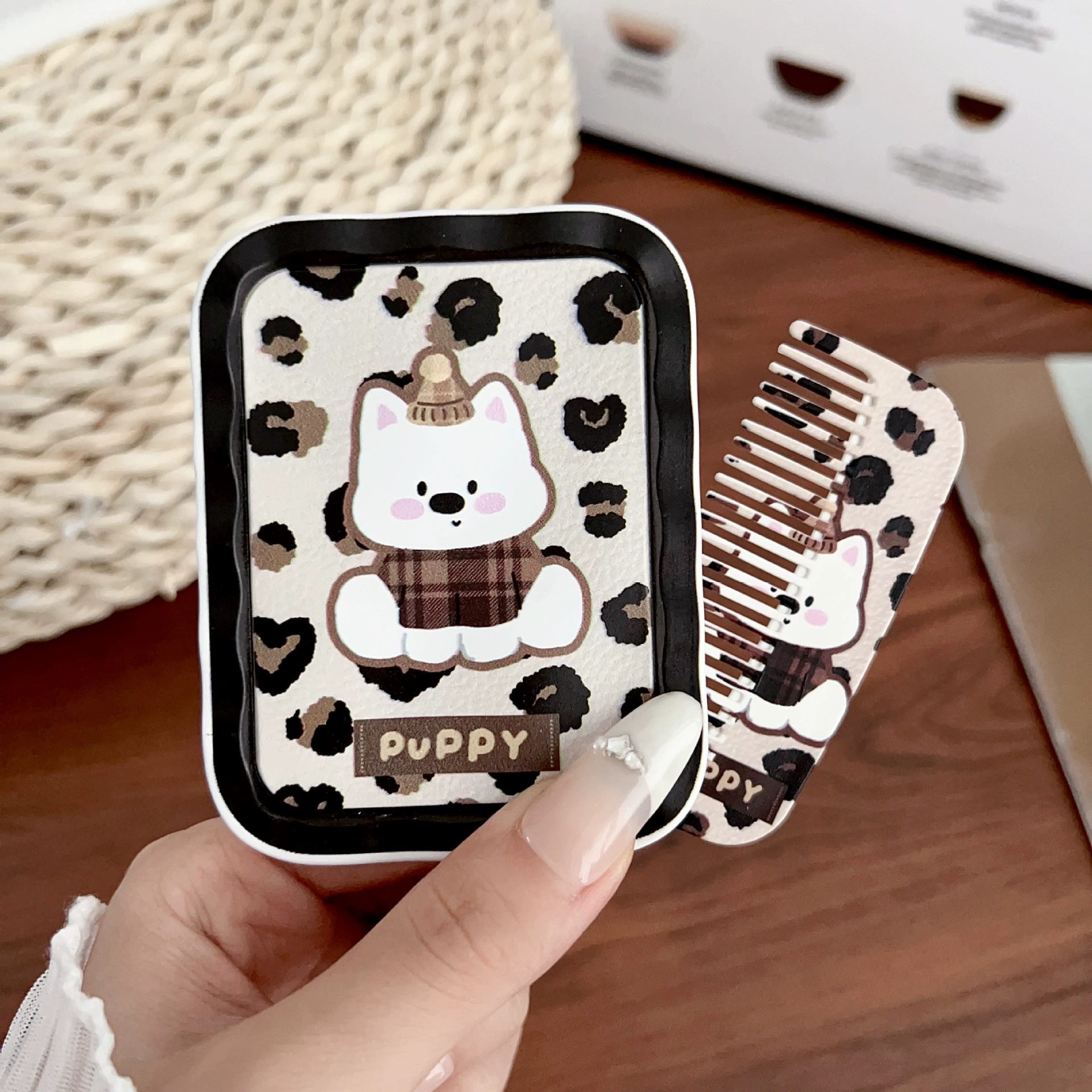 Зеркало для макияжа Складное маленькое зеркало ручной портативный, чтобы выйти и сделать макияж зеркало