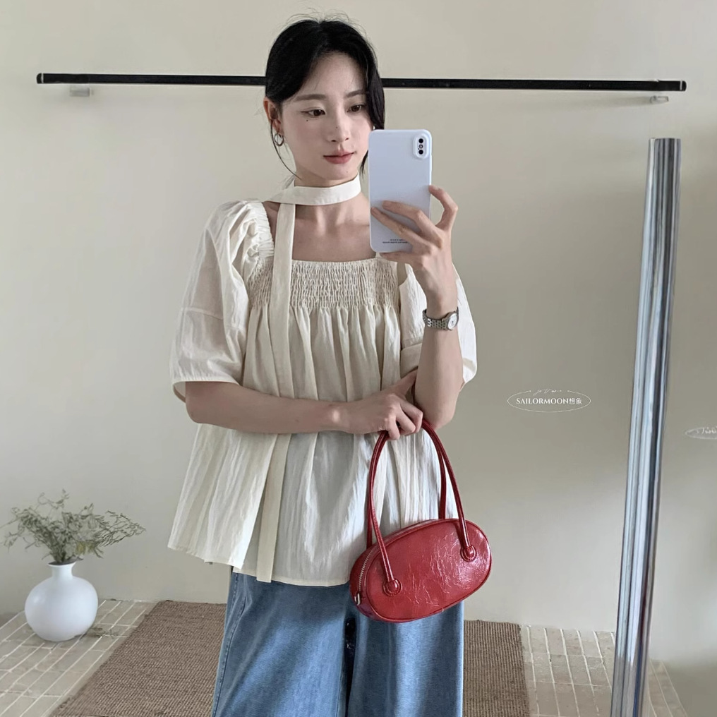 Imagina el viento suave de SAILORMOON, un cuello cuadrado con un hombro y una cintura, una camisa de diseño con serpentina