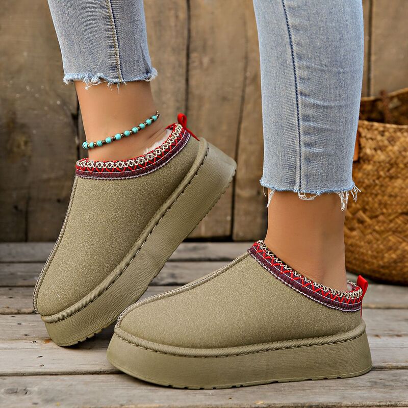 Foreign trade plus size lazy slip-on snow boots women's winter New Fashion closed toe slippers platform cotton slippers Foreign trade plus size lazy slip-on snow boots women's winter New Fashion closed toe slippers platform cotton slippers