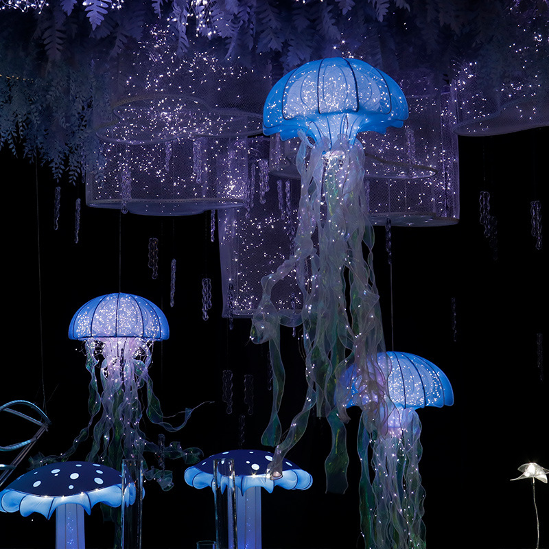 Accesorios de bodas medusas colgando lámparas decorativas de diseño luminoso marino decoración de techo de hierro forjado candelabro belleza brillante sala de bodas image 3