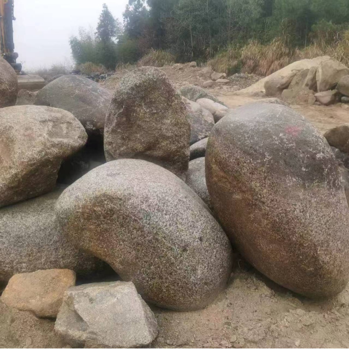 厂家大量批发鹅卵石景观河卵石花园造景园林装饰石头鹅软石水冲石