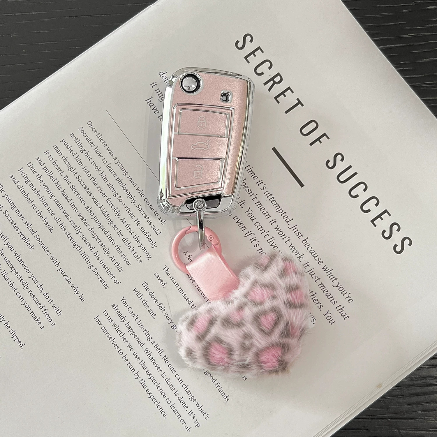 Volkswagen Key Cover for Sagitar, Bora, Tayron 300, Tharu 330, Lavida, New Golf 7, T-Roc, Car Key Case for Women