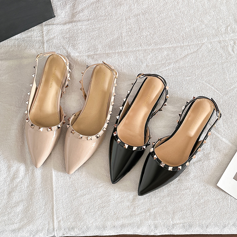 法国铆钉鞋子女秋夏季尖头浅口平底鞋软底裸色低跟单鞋女粗跟漆皮