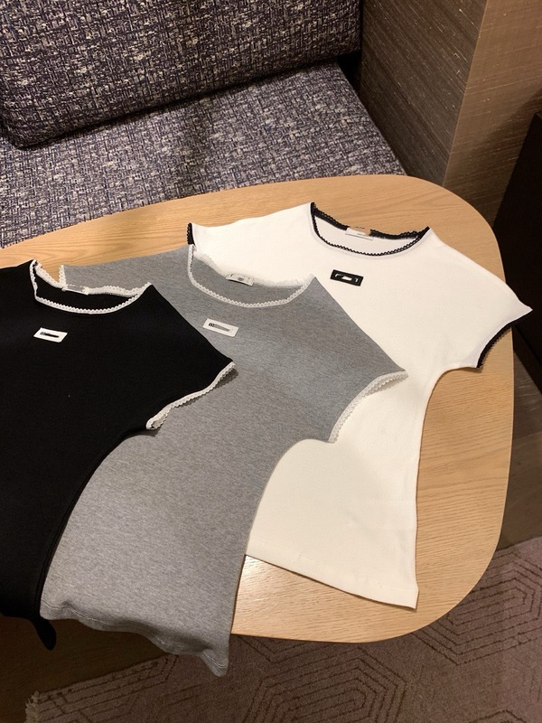 在庫あり miumiu 夏新作スリムフィット Tシャツレディースステッチコントラストカラーレースピットストリップスリム半袖レディース|undefined