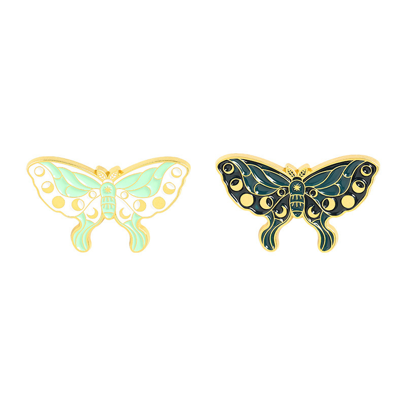 Serie animal creativo broche exquisito diseño de dibujos animados mariposa luminosa 18 unidades traje insignia accesorios en stock al por mayor
