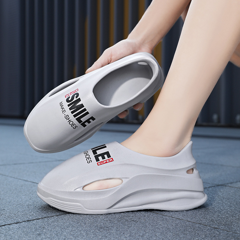 Nuevos zapatos con agujeros para hombres verano 2025 nuevo uso exterior antideslizante, desodorante, pisando mierda, sandalias de playa deportivas de plataforma para hombres