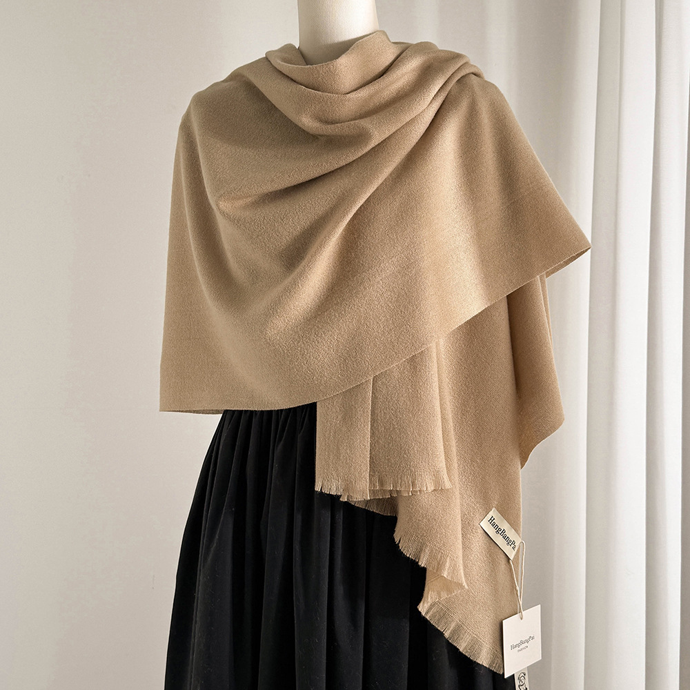 Korean-style autumn and winter warm solid color wool scarf with short tassels, high-end design, suitable for daily commuting and as a gift