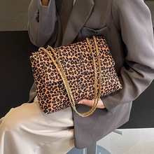 今年流行超火小众豹纹包包女2024新款洋气百搭单肩腋下包手提布包