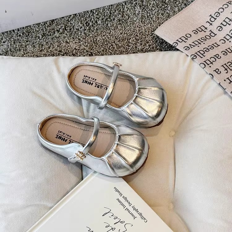 Zapatillas Baotou para niñas, primavera y verano, nuevo estilo, perezoso, un pie, medio arrastre para niños, sandalias y pantuflas para niñas