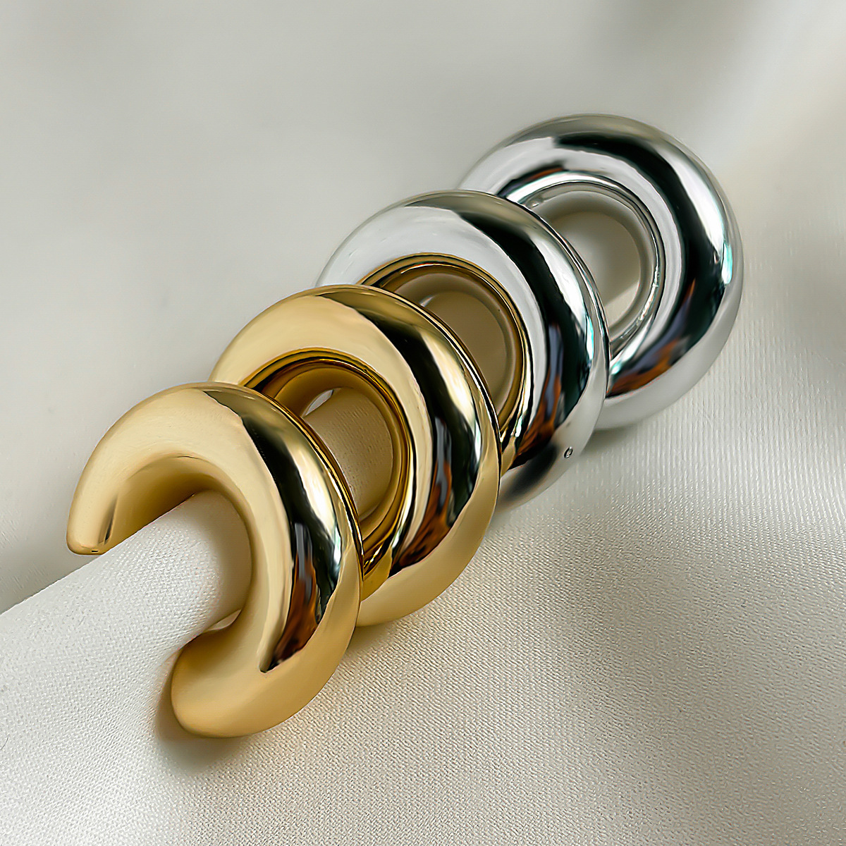 9g Weight Alloy Ear Needle Material Ear Cuffs, Ear Studs Classification 1 Set, 1 Pair Quantity Casual, Street Occasion CCB, Alloy Material Geometric Pattern All Seasons Season Women's Gender Polished Finish Plating Design Retro, Commute Style 1 Set 1 Pair Retro Commute Geometric Plating CCB Alloy Ear Cuffs Ear Studs 10