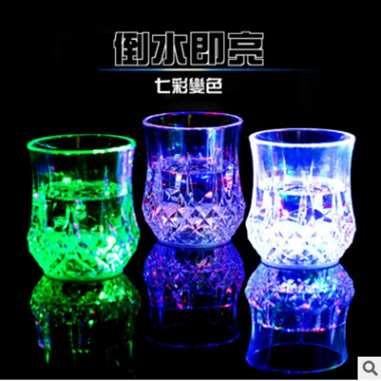 Светящаяся pineapple чашка LED цветная светящаяся пивная чашка Водосливающая чашка Барное светопринятие KTV реквизит для праздника