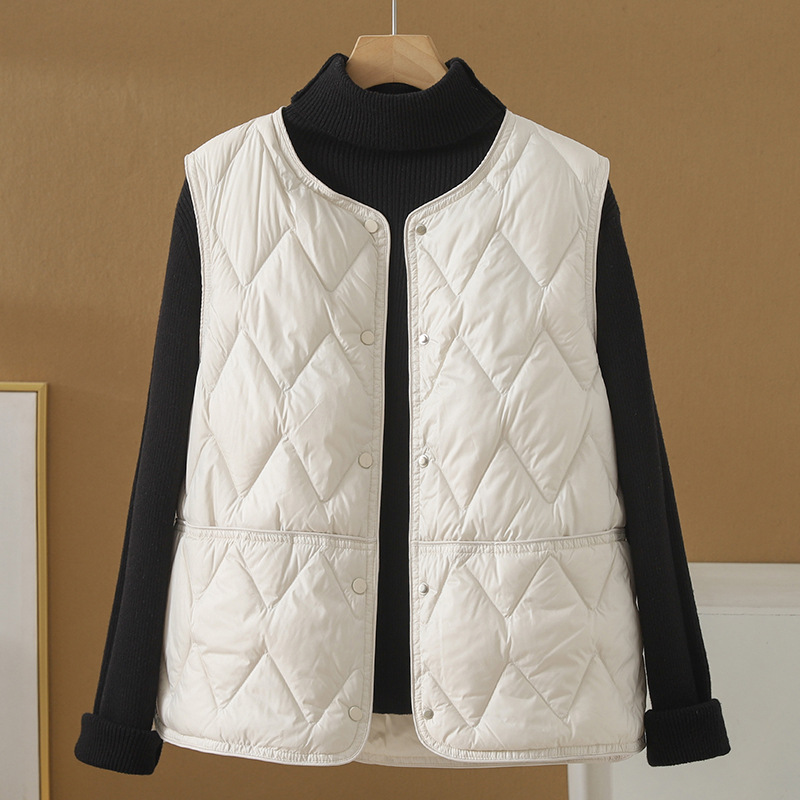 2026 winter new lightweight cotton vest for women, short fashion inner layer, suitable for petite figures, outerwear