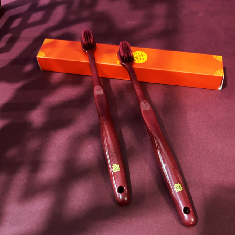 A pair of happy toothbrushes