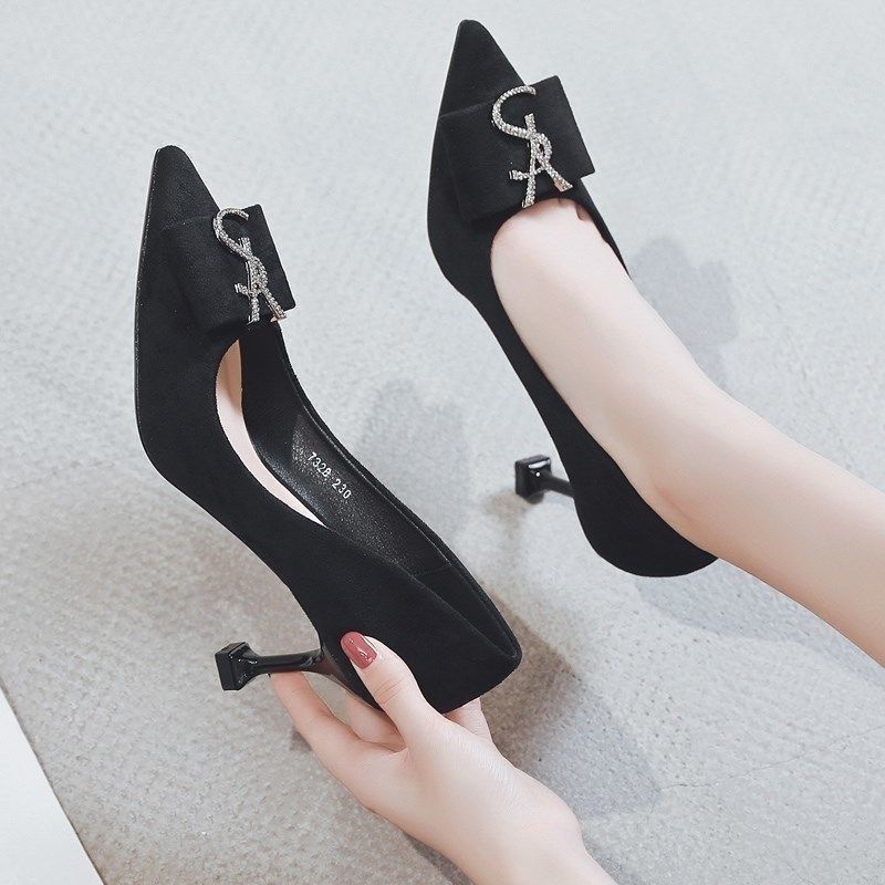 Zapatos de tacones planos puntiagudos para mujeres 2026 otoño nuevo estilo de diamante poco profundo con base plana de lana universal zapatos de dama cómodos