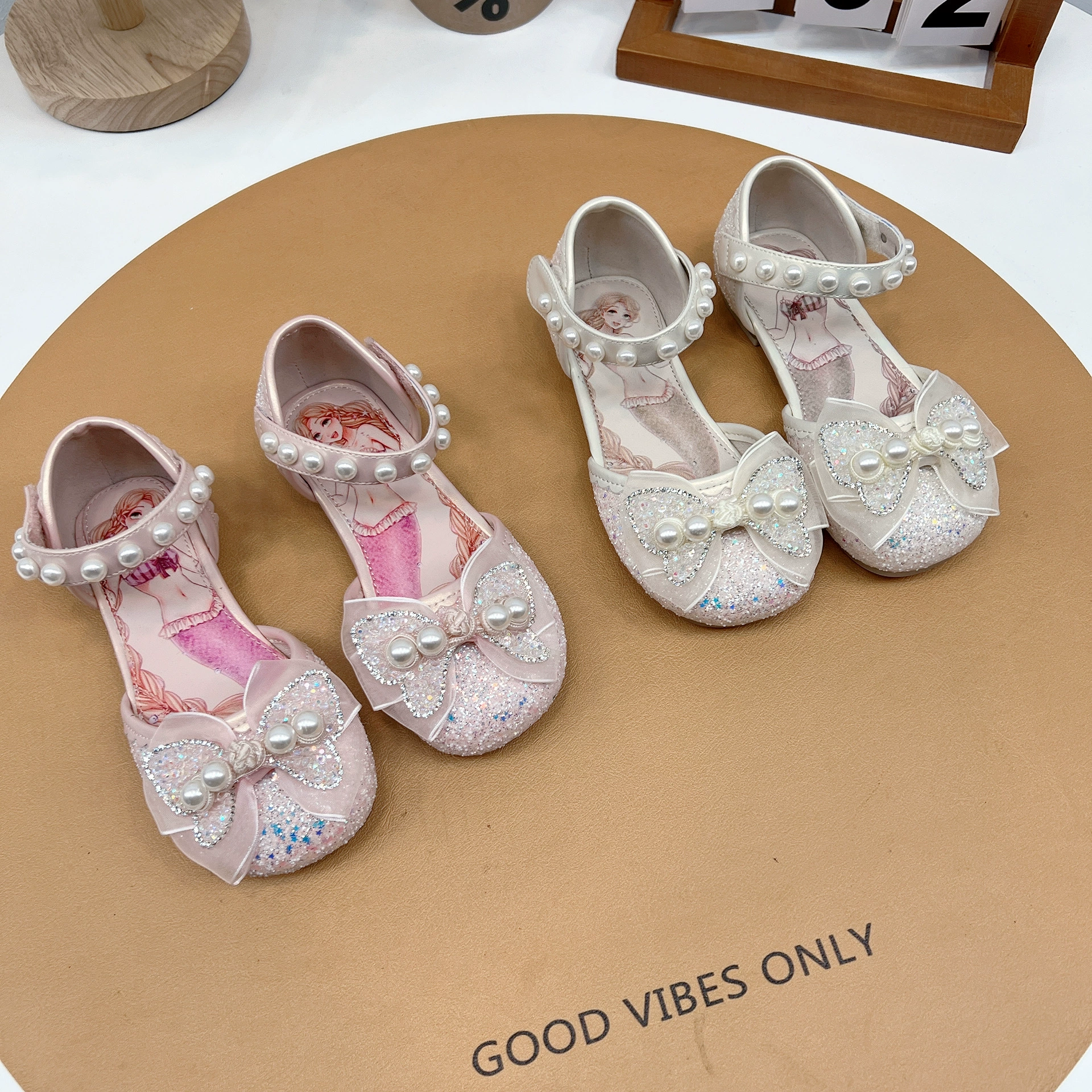 Small princess costume, summer sandals with bow