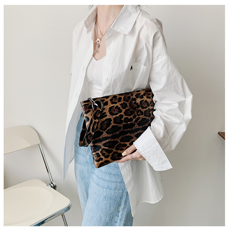 Women's Small Pu Leather Cows Zebra Leopard Vintage Style Classic Style Square Zipper Clutch Bag display picture 14