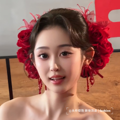 ブライダルレッドヘッドドレス新製品模擬花新中国風のブライダルヘアアクセサリーモーニングローブヘアピンチャイナドレスクラシックブライダルヘッドフラワー