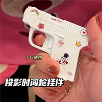 Миниатюрные электронные часы-брелок с проекцией времени в стиле TikTok, креативные мини-часы на руку.