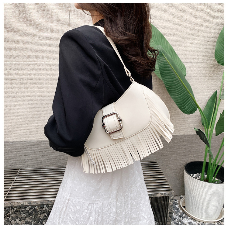 Women's Medium Pu Leather Solid Color Streetwear Tassel Pillow Shape Zipper Underarm Bag display picture 16