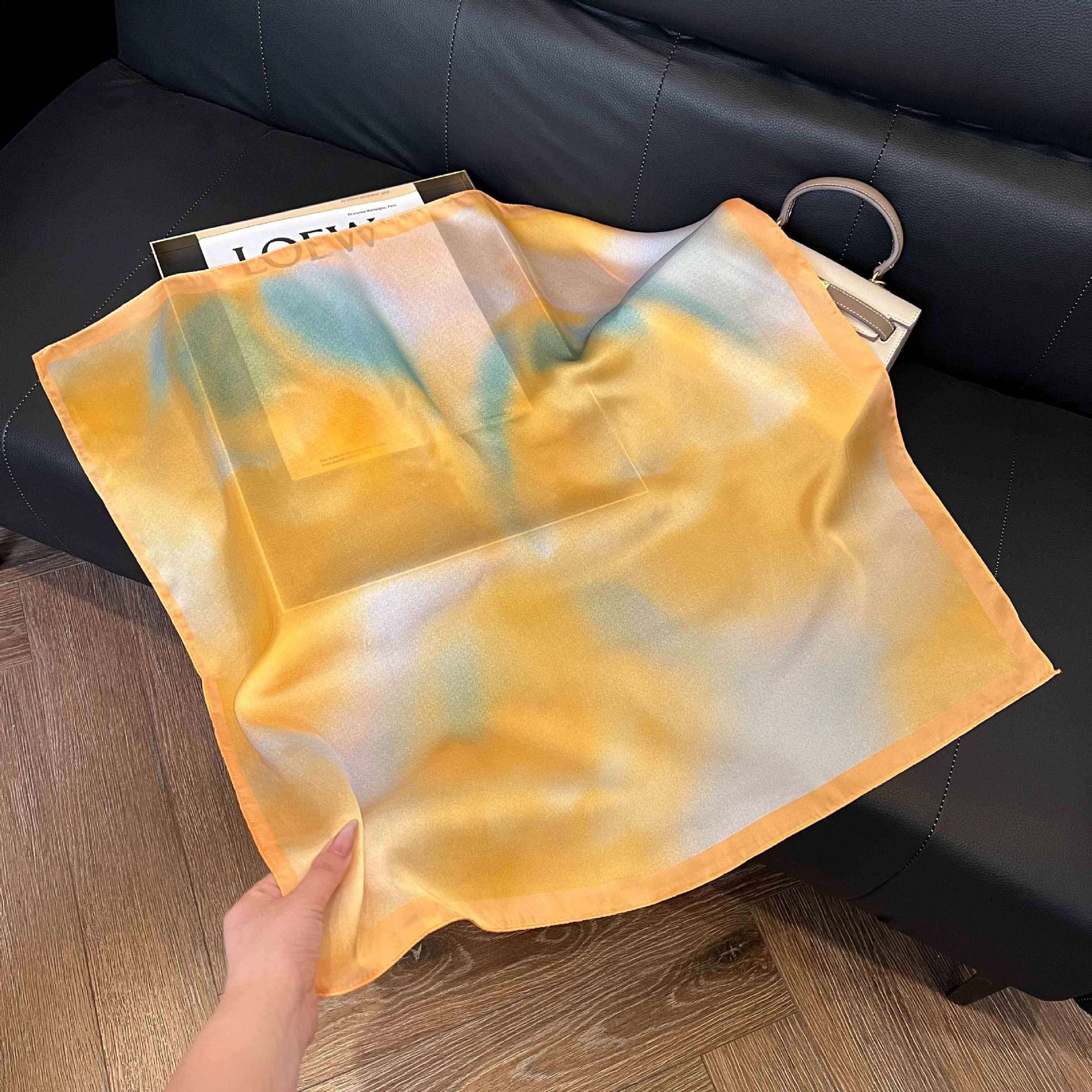 Transfronterizos nuevos bufandas de seda azul de alto nivel de seda cuadrada de simulación bufandas de moda de decoración de moda de combinación bolsa correa de pelo bufandas profesionales