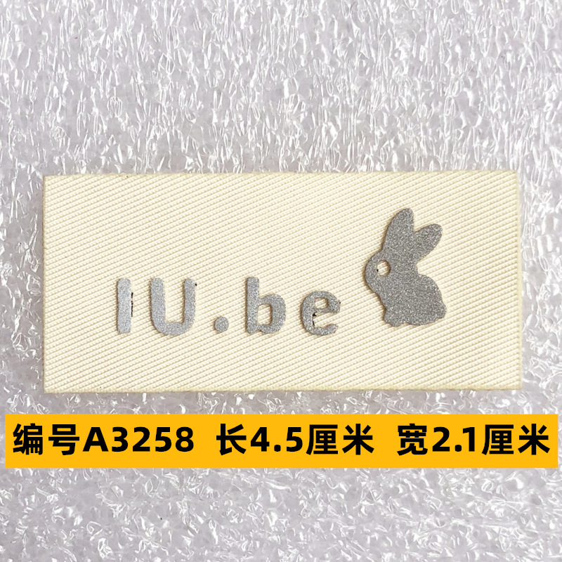 Sombrero, pantalón, equipaje, ropa para bebés, ropa para mascotas, ropa para niños, accesorios de ropa, etiquetas de tela, insignias, accesorios de marca registrada 4 muestras