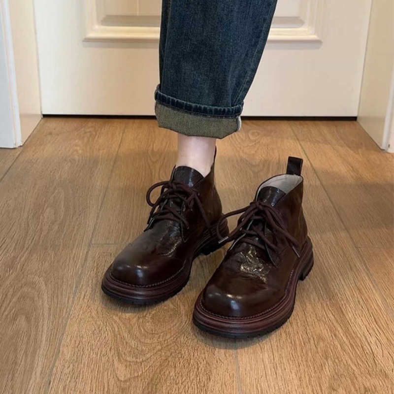 2025新版厚底真皮复古圆头系带马丁靴女英伦简约不累脚短筒机车靴