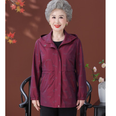 老年人春秋季女短款夹克妈妈春装薄款风衣外套老太太衣服奶奶上衣