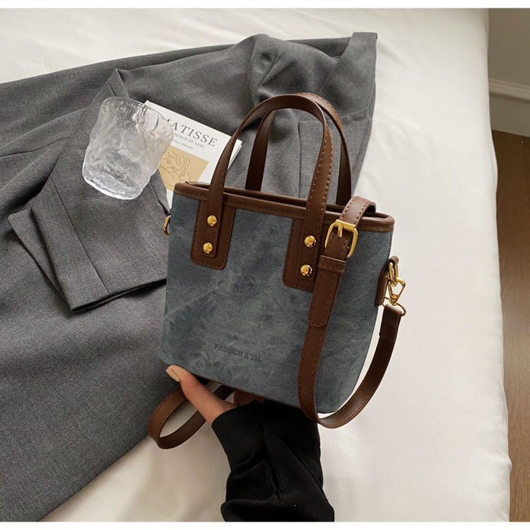 펜던트가 없는 블루