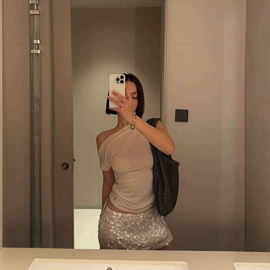 连衣裙;女式衬衫;女式T恤