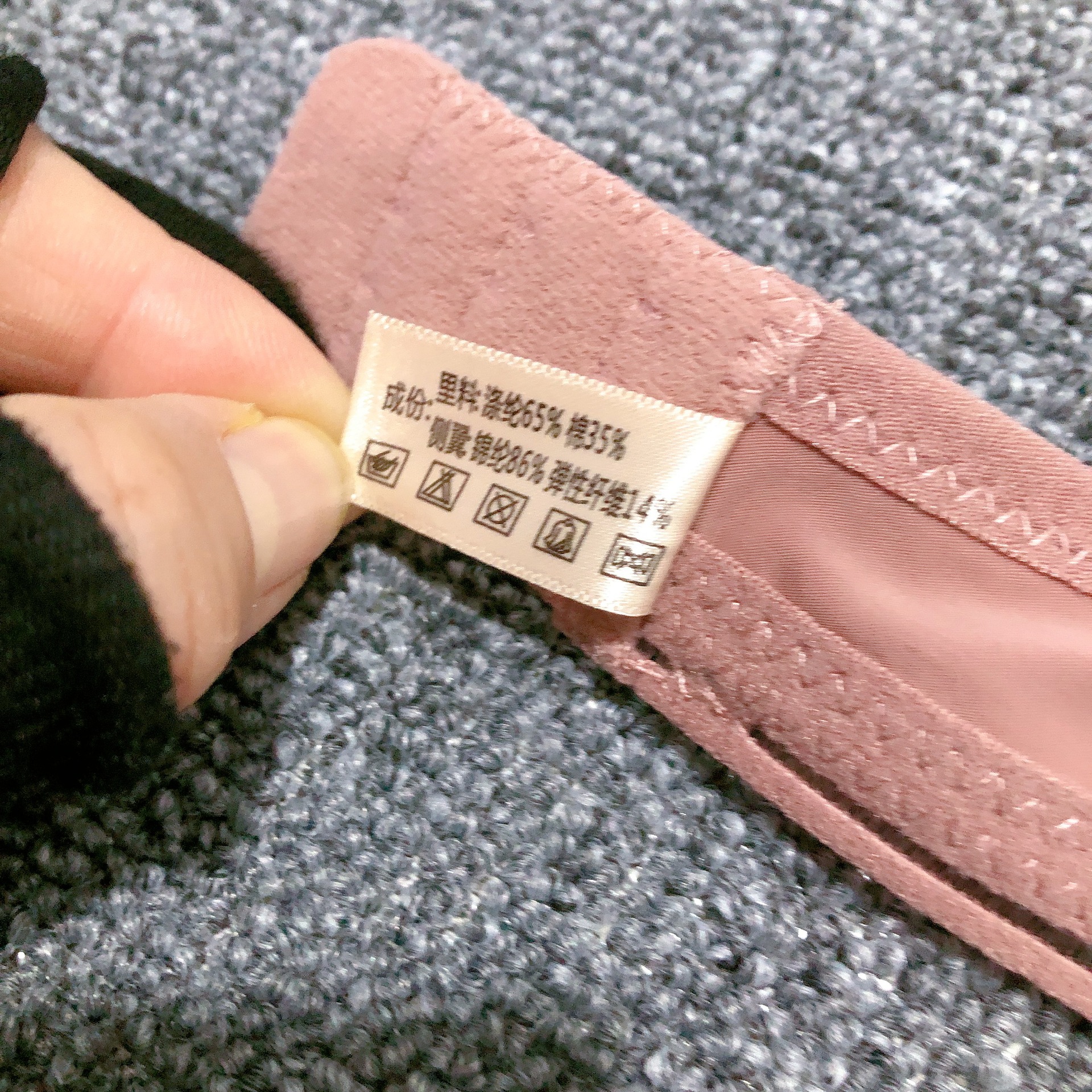 宜岬夢222クロスボーダー卸売り下着小胸ab薄杯二列ボタン無鋼圏ブラジャー純色シンプル光沢面