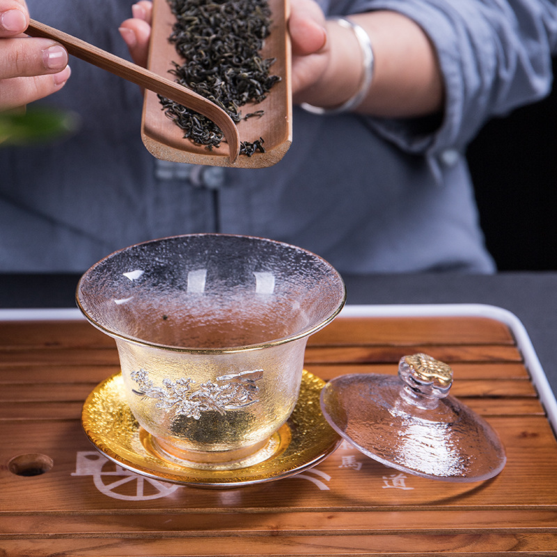 Fábrica al por mayor espesado resistente al calor puro estaño estampado oro flor de ciruela esmaltado tres tazas de cubierta de vidrio transparente para hacer té cubierta de taza