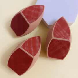 工厂定制新款手指纹大号异形跨境贴皮柔软干湿两用三切巨型美妆蛋