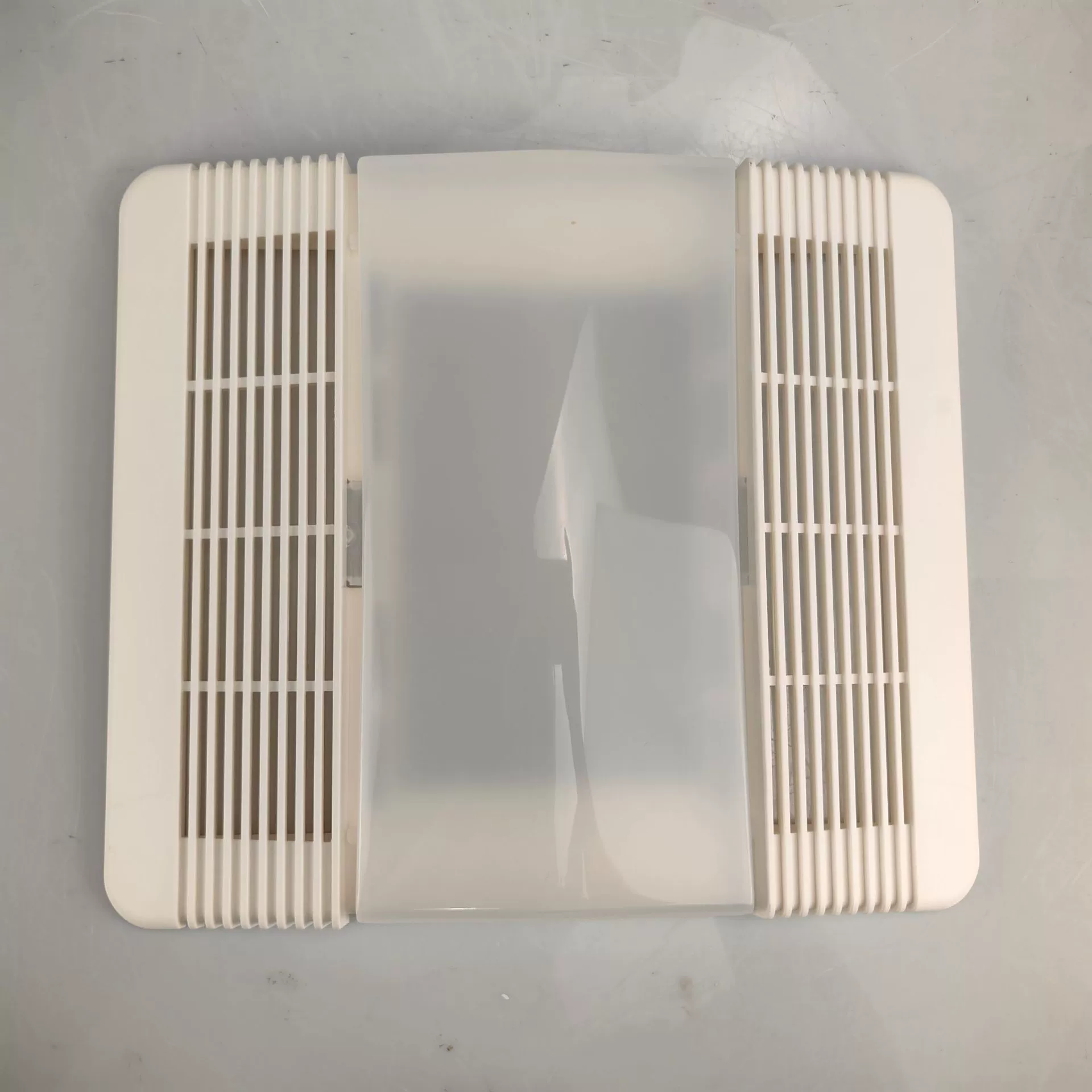 85315000 Крышка вентилятора для ванной комнаты Вентиляция Вытяжка Пластиковая крышка Вентилятор Световая решетка Панель объектива