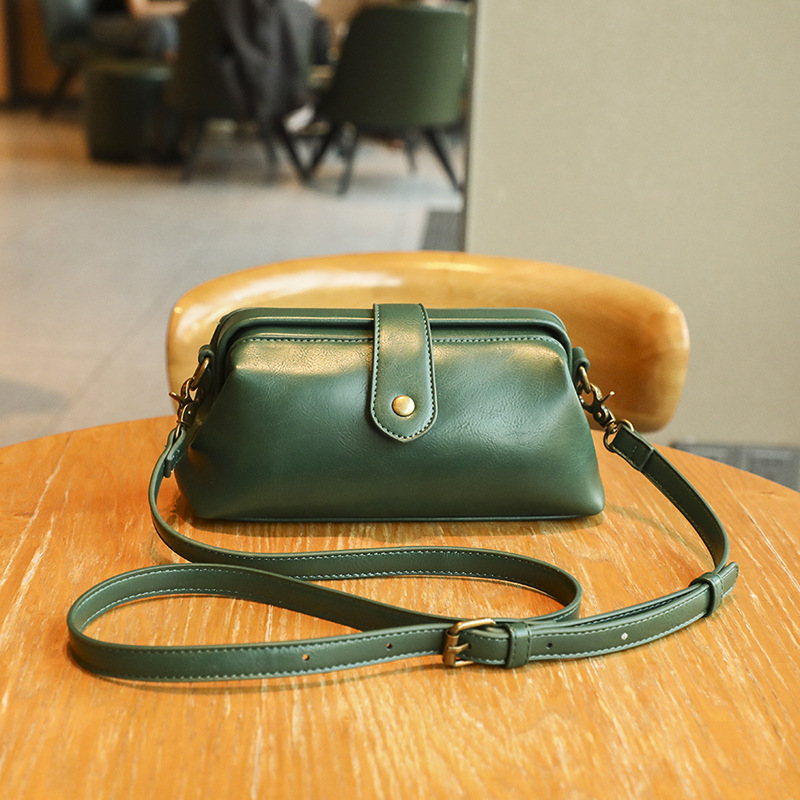 跨境包包女日韩迷你小夹包女士斜挎包2024新款时尚医生包单肩手机