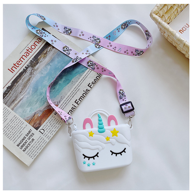 90g Weight Nylon Lining Material Zipper Closure Type Single Shoulder Strap Strap Type Animal Pattern White, Pink, Red Color Cute Cartoon  Silicone Bag 31