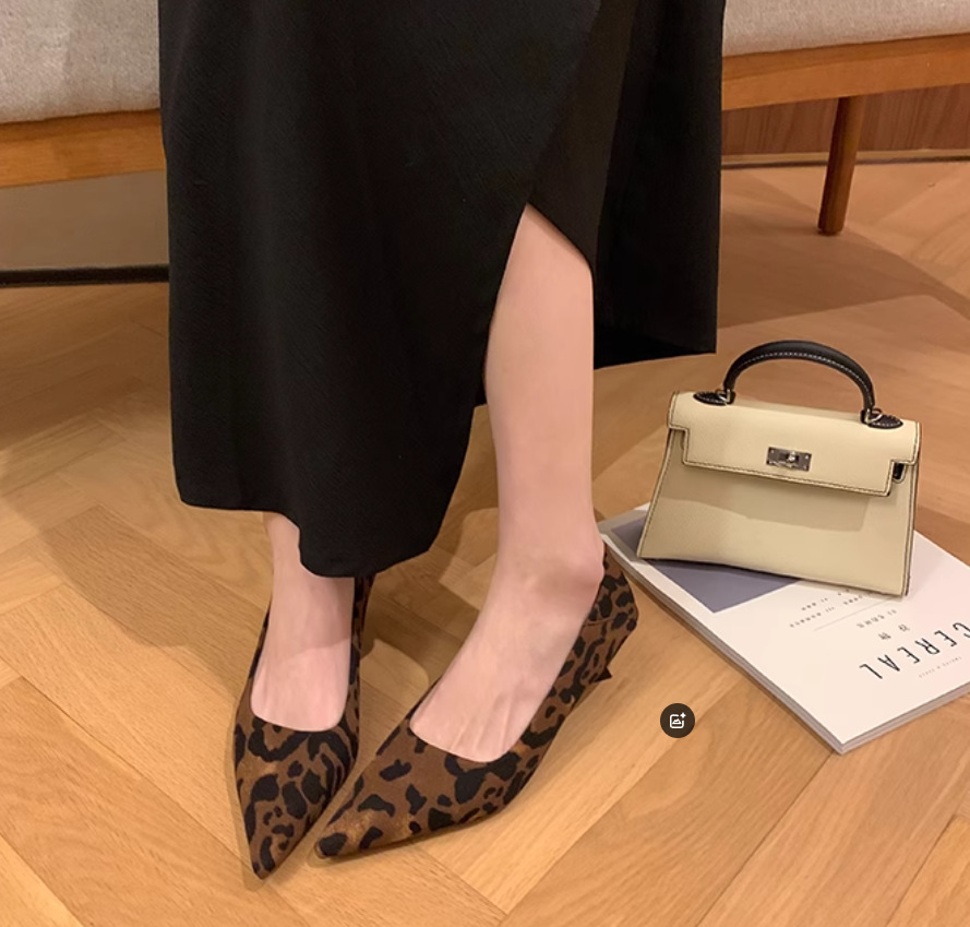 Druina hija ~ Temperamento pequeño puntiagudo boca baja sandalias vacías trasero mujeres tacón de aguja francés ocelote zapatos individuales mujeres