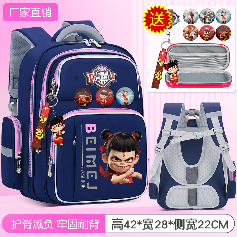 子供の小学生のカバンの男子学生は一二三から六年生です。|undefined