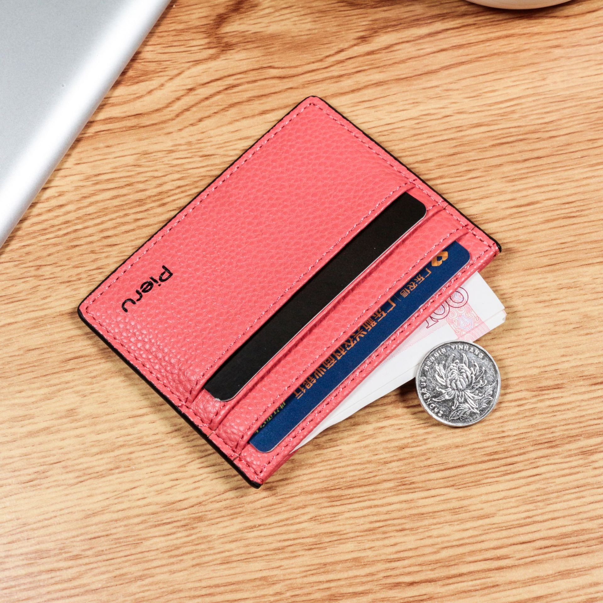 Hot-selling new minimalist women's card holder with multiple slots&mdash;fresh and trendy design, perfect for transit cards, ID documents, and bank cards.