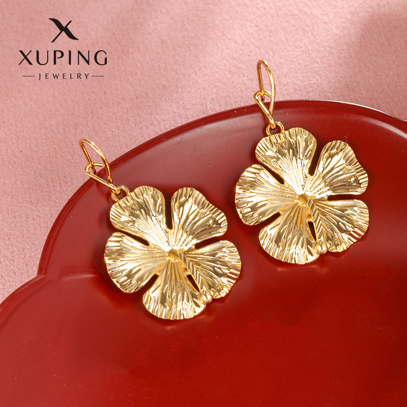 Xuping joyería aleación de cobre hibisco aretes de flor de verano nicho estilo retro aretes de boda al por mayor mujeres