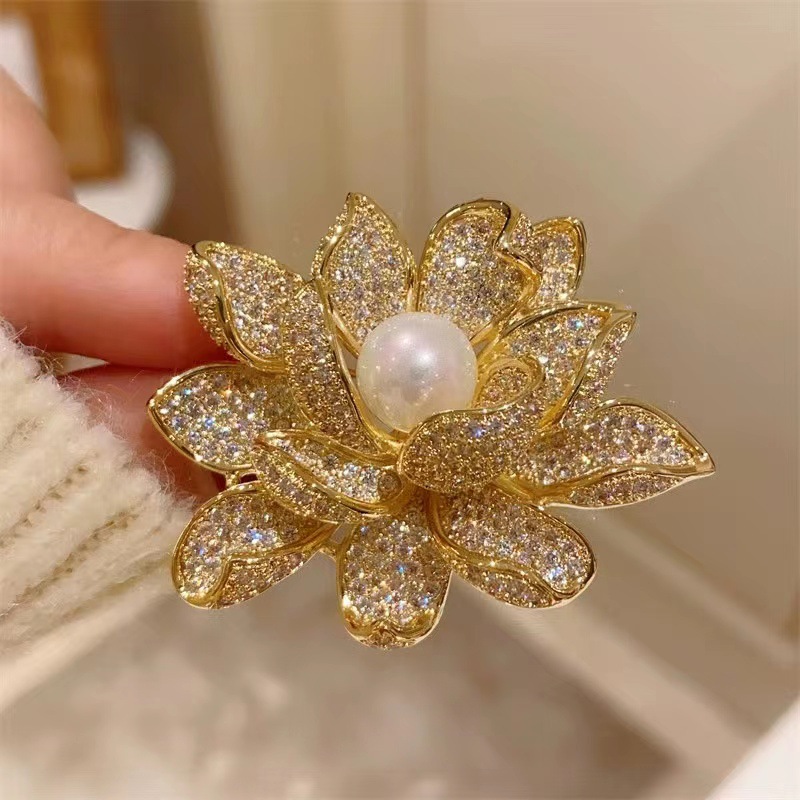 Classic elegant brand sophisticated brooch