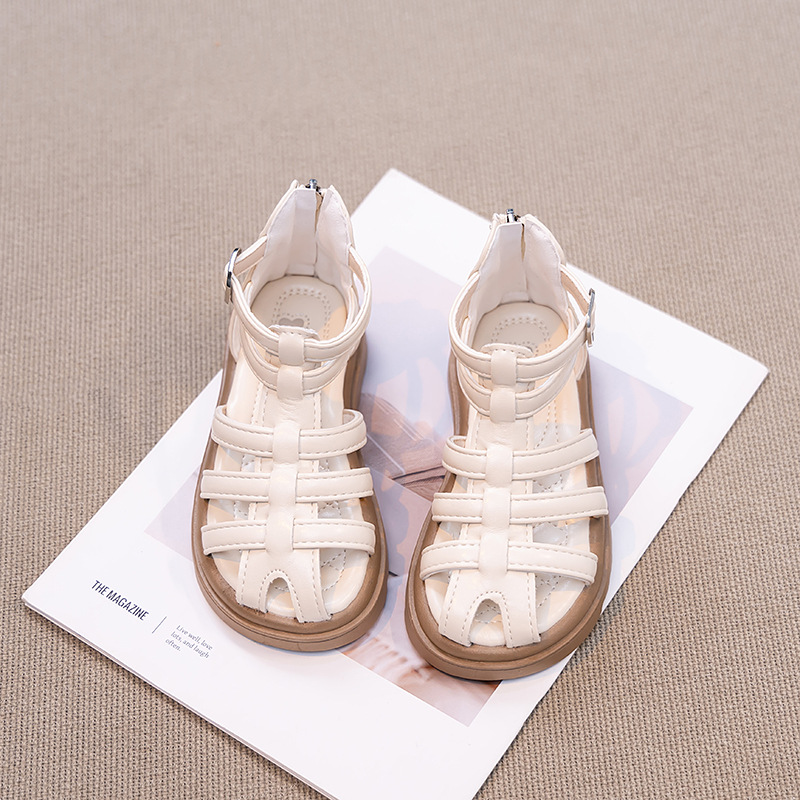 Sandalias para niñas 2024 nuevo estilo de verano Baotou zapatos romanos para niños zapatos de playa de suela blanda para niñas zapatos de princesa para niños grandes image 3