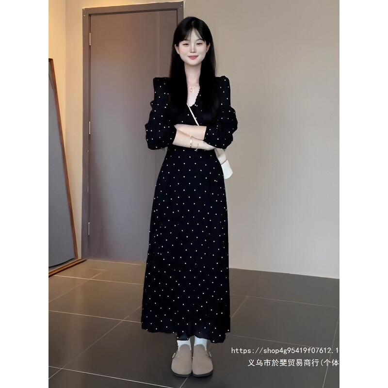 Plus-size French-style floral long-sleeve dress for autumn, with tie-waist design, elegant long skirt that is slimming and conceals belly for slightly overweight individuals