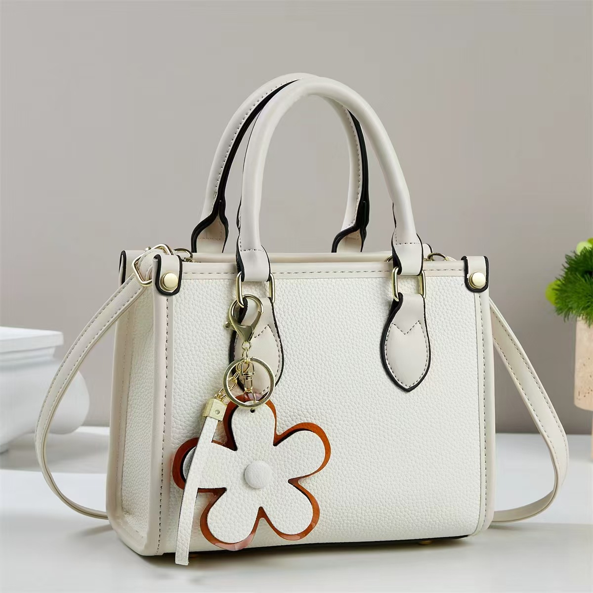 Temperamento exquisito bolso de mano mujer 2025 otoño moda versátil bolso de hombro flor decoración inclinada bolso de mano transfronterizo