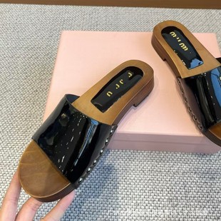 �߰�miu�͹ź����ЬŮ�⴩���¿�һ�֛���ƽ�׷�����ĥľ����Ь