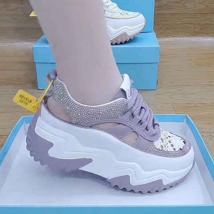 Sandalias de moda de fondo grueso para mujeres 2026 verano nuevo cuero suave hueco transpirable malla elevada zapatos deportivos casuales