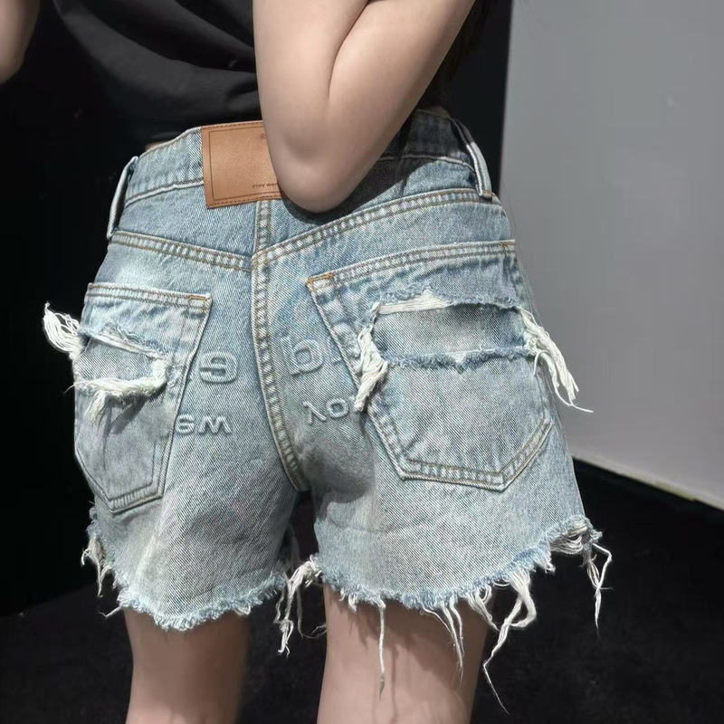 26Ss New Style Ripped Back Pocket Design with Printed Letters, Loose High-Waisted Denim Shorts for Women