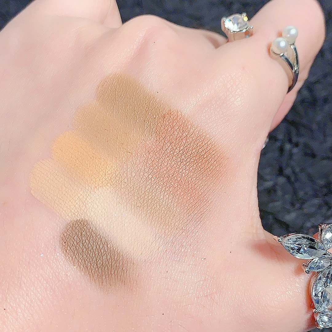 MISS LARA's new nine-color eyeshadow, featuring pearlescent sequins, glitter powder, and matte finishes, is an affordable beginner's Instagram makeup undefined